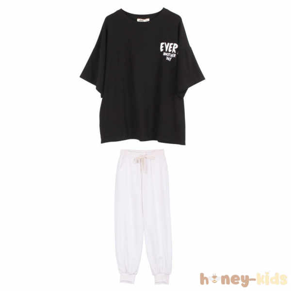 ブラック/Tシャツ+ホワイト/パンツ