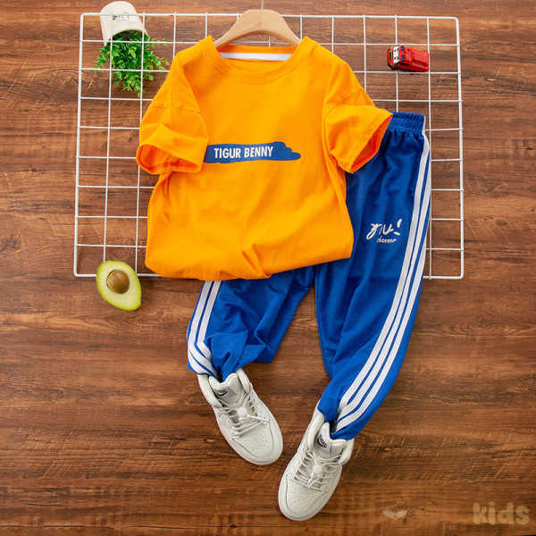 オレンジ/Tシャツ+ブルー/カジュアルパンツ