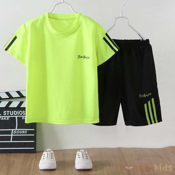 グリーン/Tシャツ+ブラック/ショートパンツ