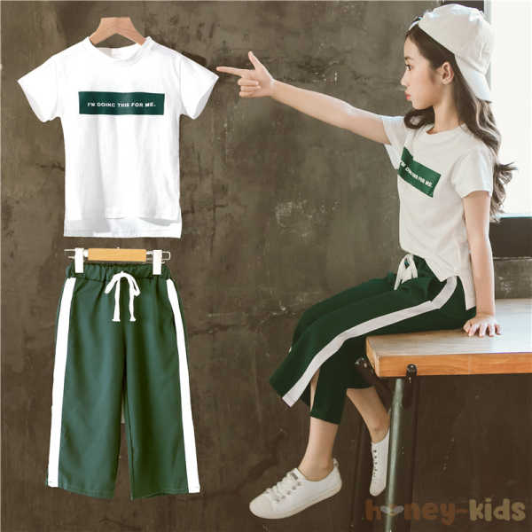 ホワイト/Tシャツ+グリーン/カジュアルパンツ